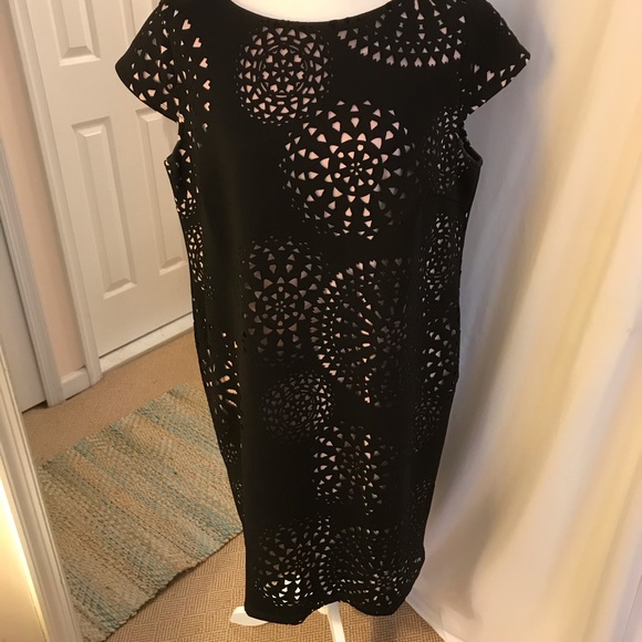 Dress Barn Black Laser Cut Shift Dress Size 14W - Picture 1 of 6
